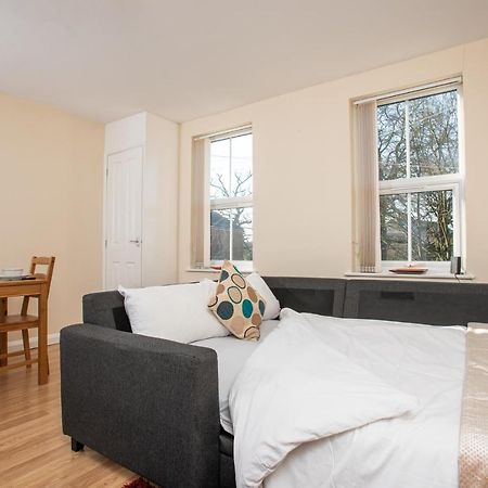 Cowley Spacious Flat With Parking, Oxford Eksteriør billede