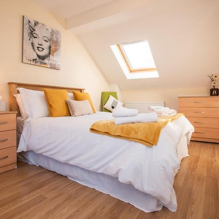 Cowley Spacious Flat With Parking, Oxford Eksteriør billede