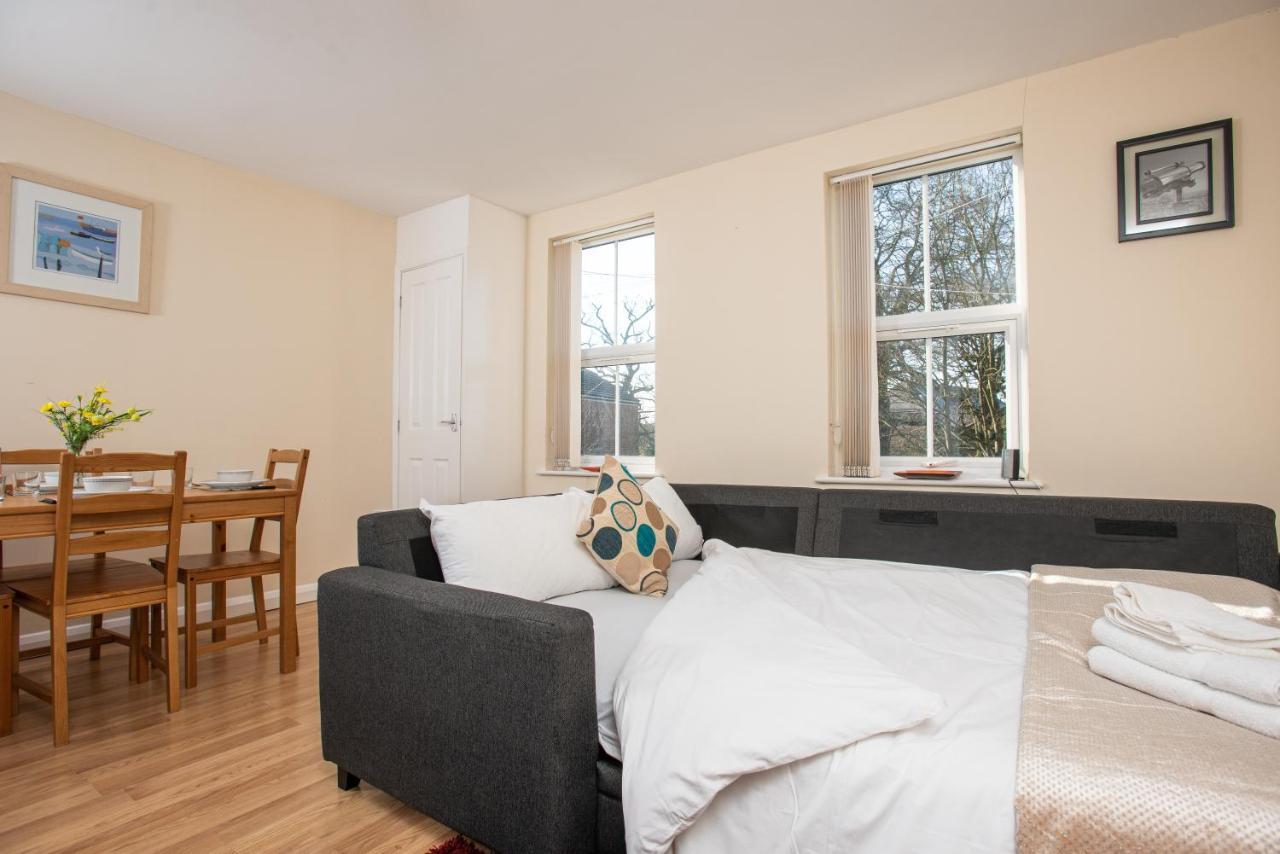 Cowley Spacious Flat With Parking, Oxford Eksteriør billede
