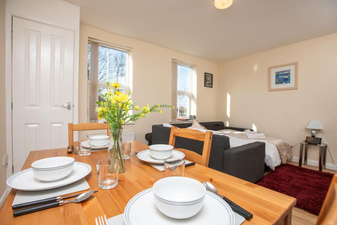 Cowley Spacious Flat With Parking, Oxford Eksteriør billede