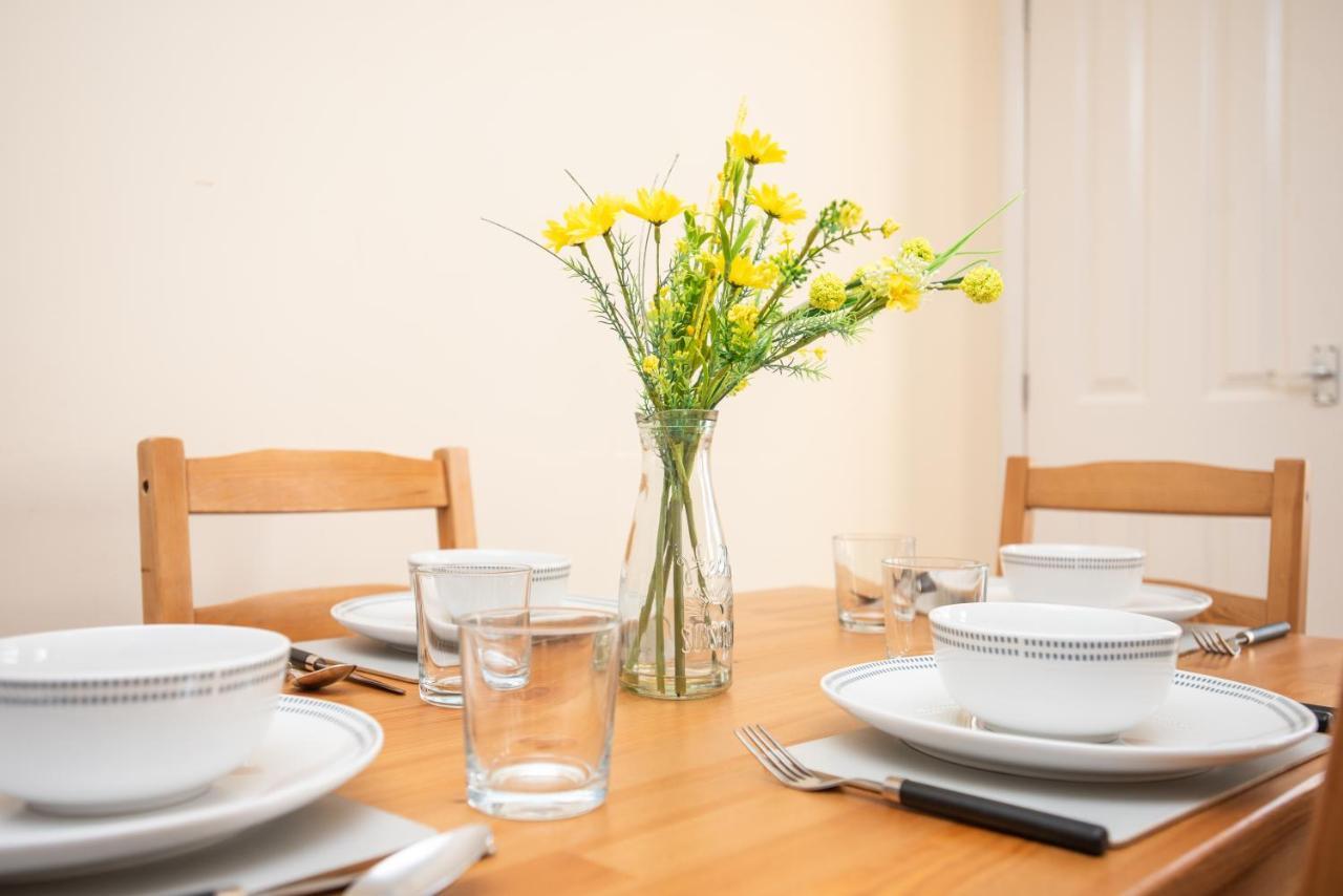 Cowley Spacious Flat With Parking, Oxford Eksteriør billede