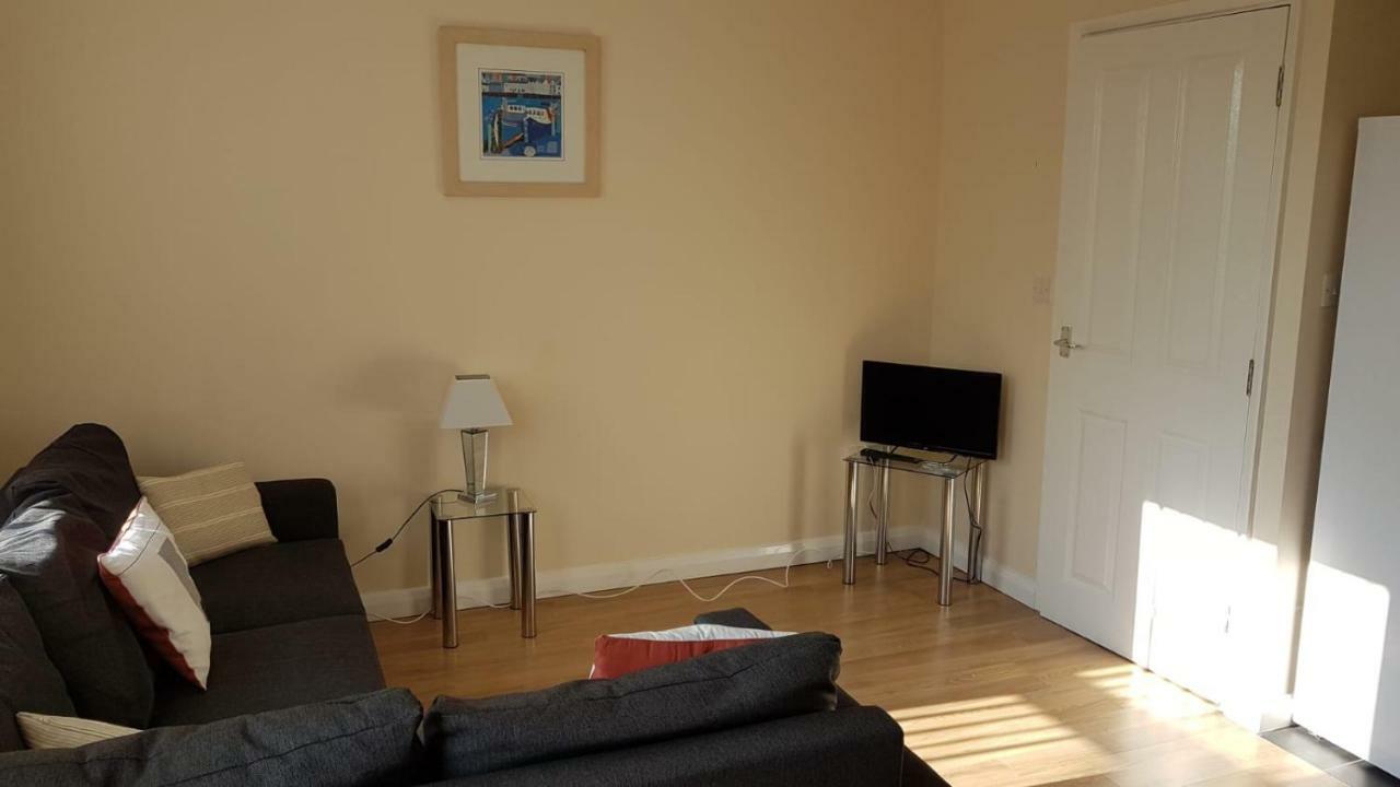 Cowley Spacious Flat With Parking, Oxford Eksteriør billede