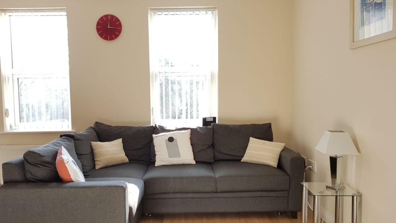 Cowley Spacious Flat With Parking, Oxford Eksteriør billede