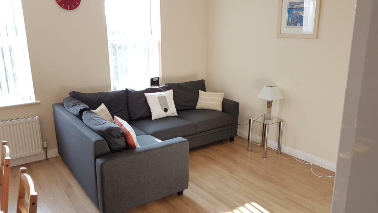 Cowley Spacious Flat With Parking, Oxford Eksteriør billede